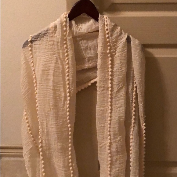 Beautiful semi-sheer Bohemian scarf - Picture 5 of 6